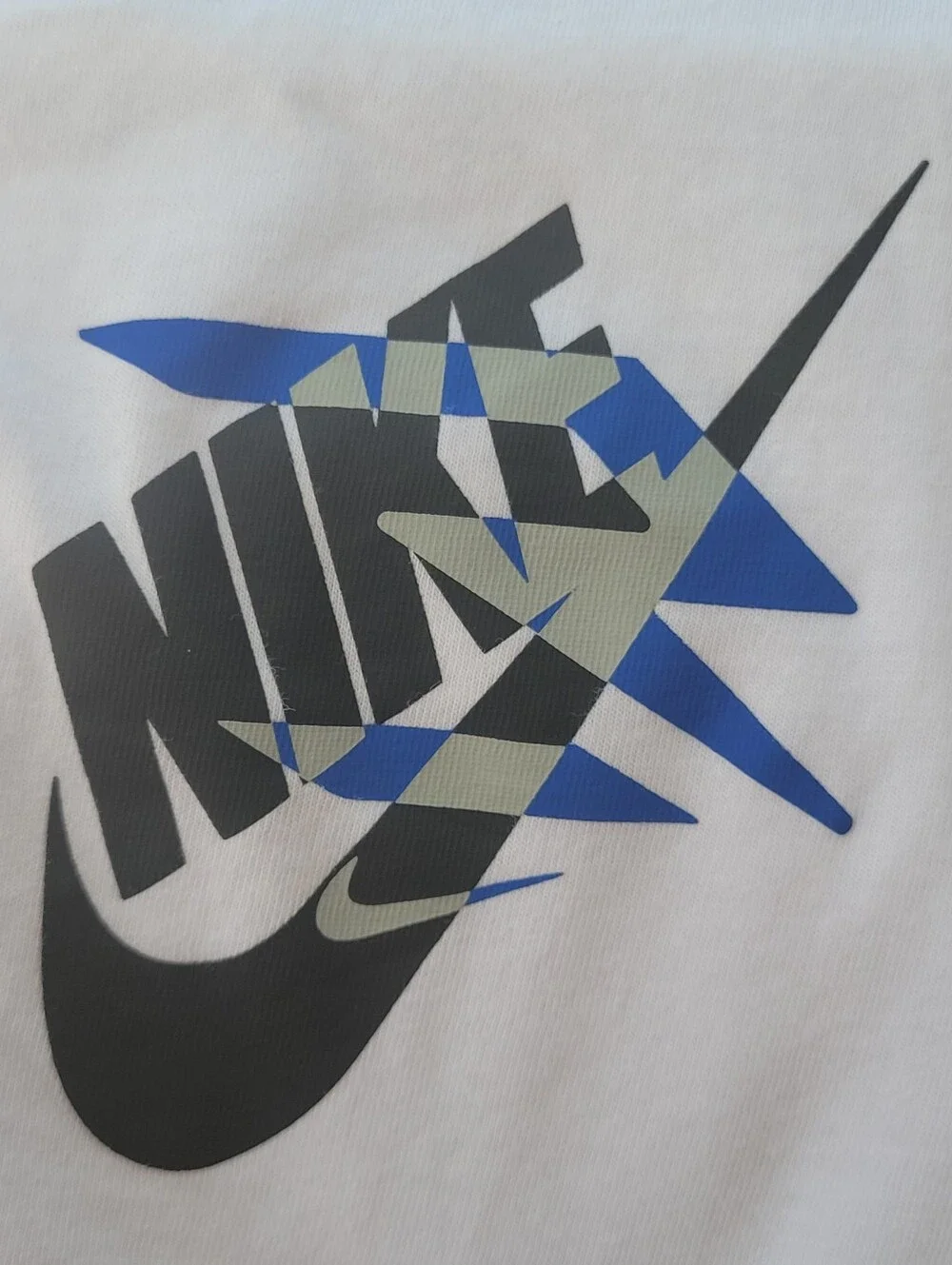 Nike 3Brand Boys White T-shirt. Size L 12-13 Years
